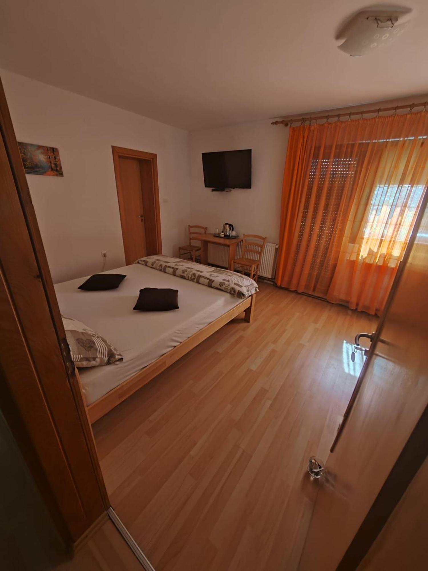 Stari Mlin Hotel Korenica Ngoại thất bức ảnh